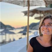 Doble graduada en Trabajo y Educación Social, en ejercicio para clases de apoyo y hábitos de estudio